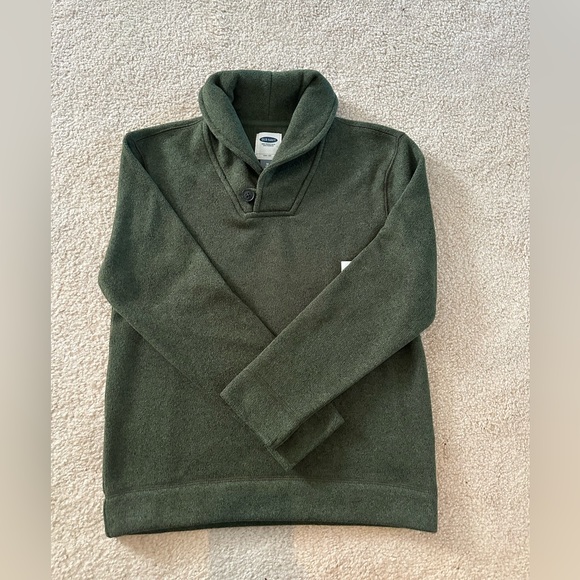 NWT Old Navy Boys sweater. Size M(8). - Picture 1 of 4